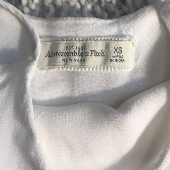 2/$15 A&F White/Blue Ruffle Cami XS Teen - Picture 5 of 8